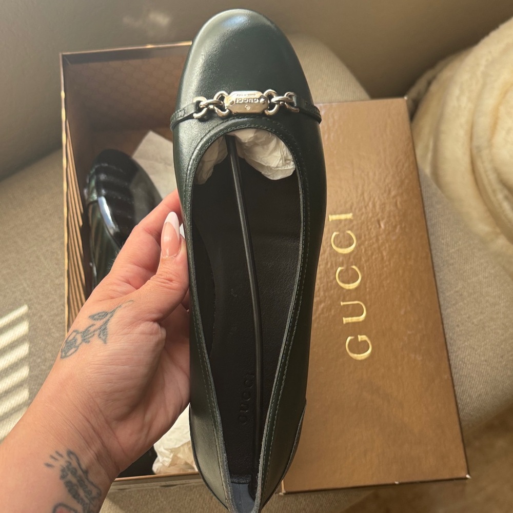 Gucci Women's Dark Green Leather Flats